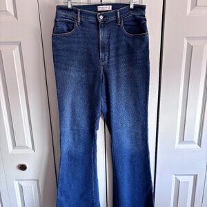 Abercrombie & Fitch size 32 LONG dark wash Ultra High Rise Vintage Flare Jeans